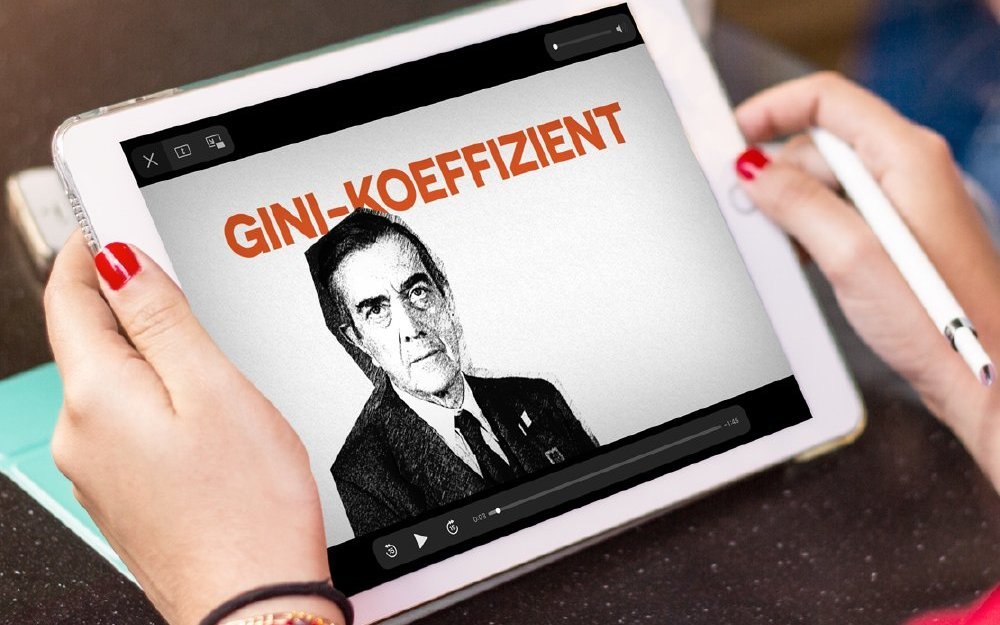 Ein Tablet im Querformat, auf welchem ein Video zum Gini-Koeffizient abgespielt wird.