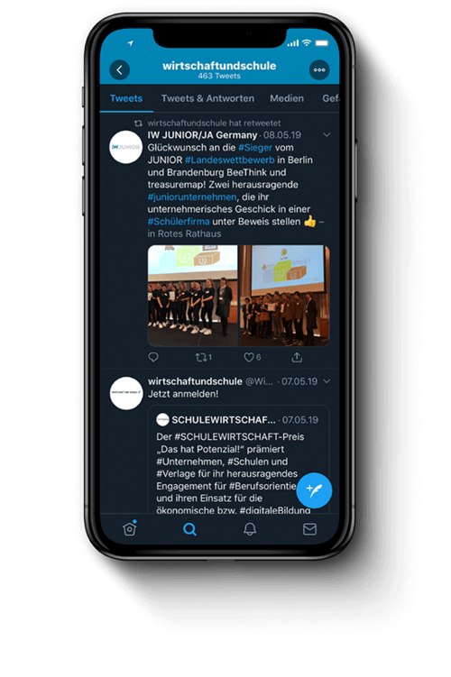 Twitter- beziehungsweise X-Auftritt von ,Wirtschaft und Schule´ auf einem Smartphone-Display.