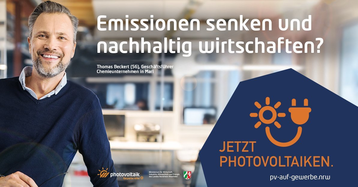 Es ist ein freundlicher Mann in einem Büro zu erkennen. Dazu groß der Text 'Emissionen senken und nachhaltig Wirtschaften?'. Weiterhin ist der Claim zu erkennen 'Jetzt photovoltaiken!'.
